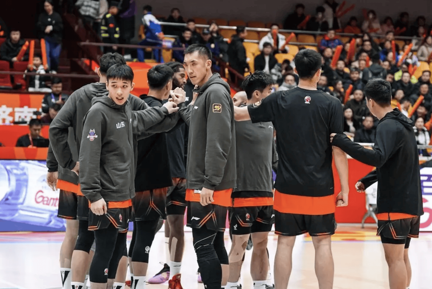 包含转折点山东男篮更衣室发声，NBA常规赛关键时刻攻防权衡，气氛紧张，医务组通报恢复的词条-爱游戏大陆