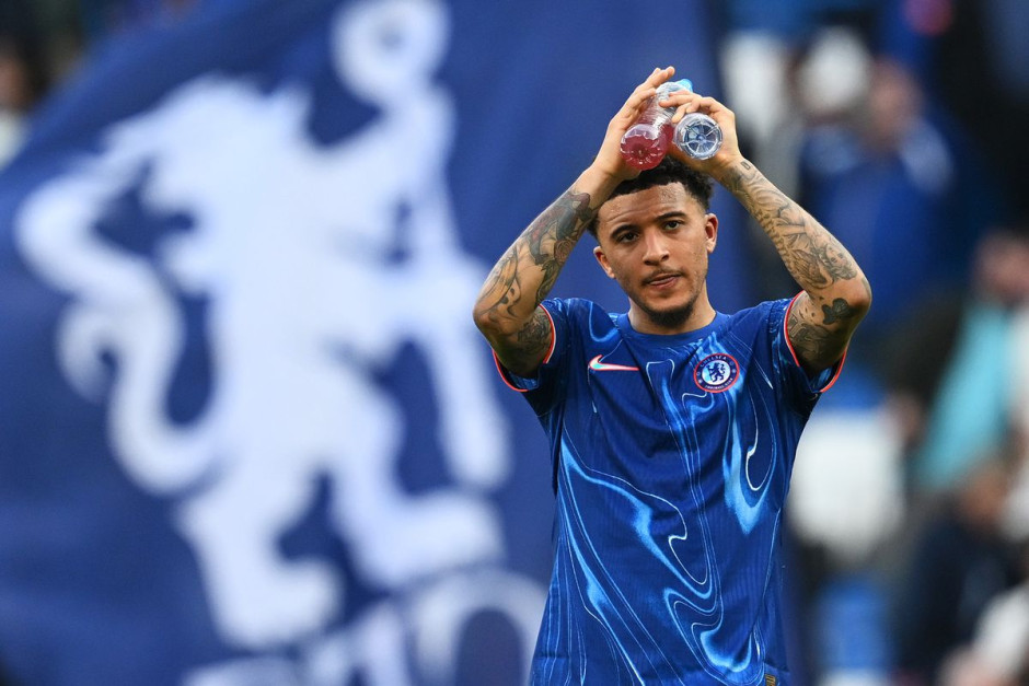 清晨切尔西调整名单以备社区盾；回应争议环节打磨；引发热议；阵容厚度经受考验(霍启刚要求迈阿密道歉梅西争议)-爱游戏平台